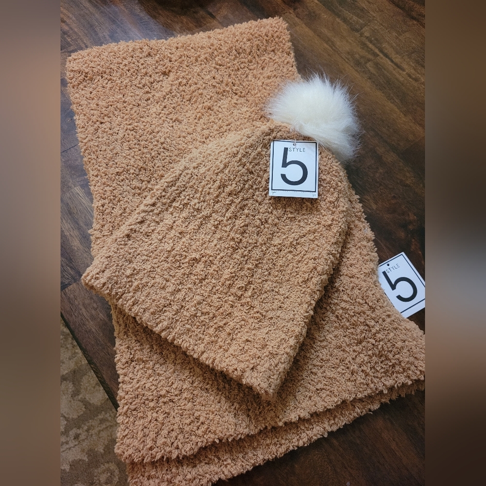 Set of scarf and Pom Pom Beanie